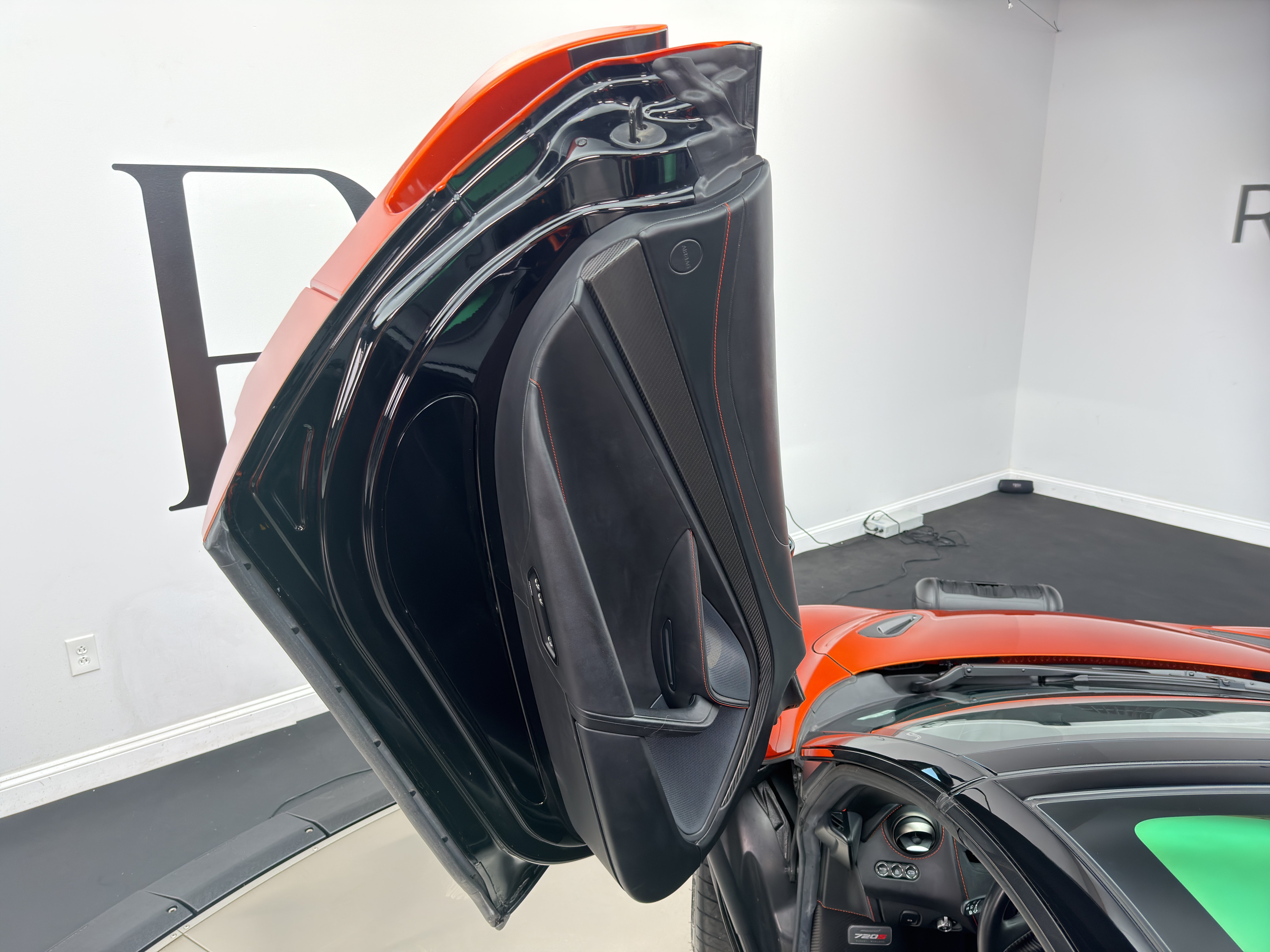 Used 2020 McLaren 720S Spider RWD image 22