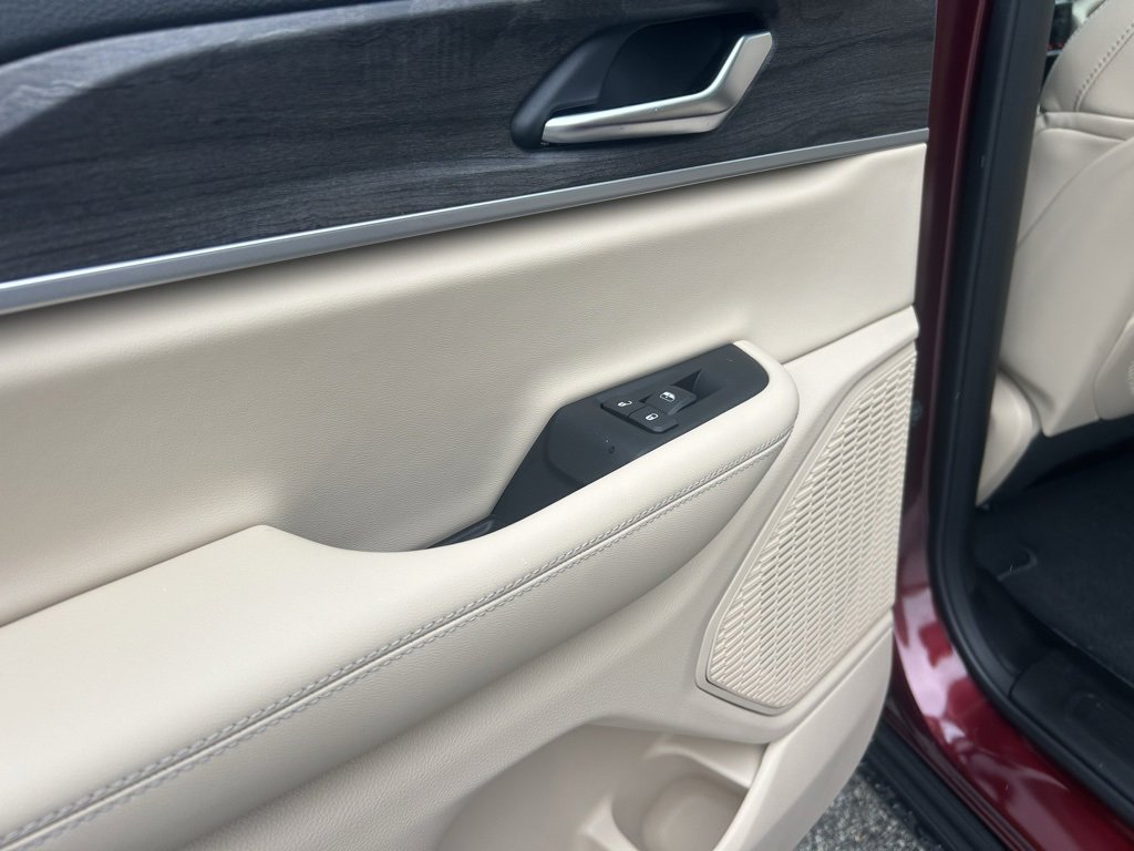 New 2025 Jeep Grand Cherokee Limited w/ Luxury Tech Group II image 24