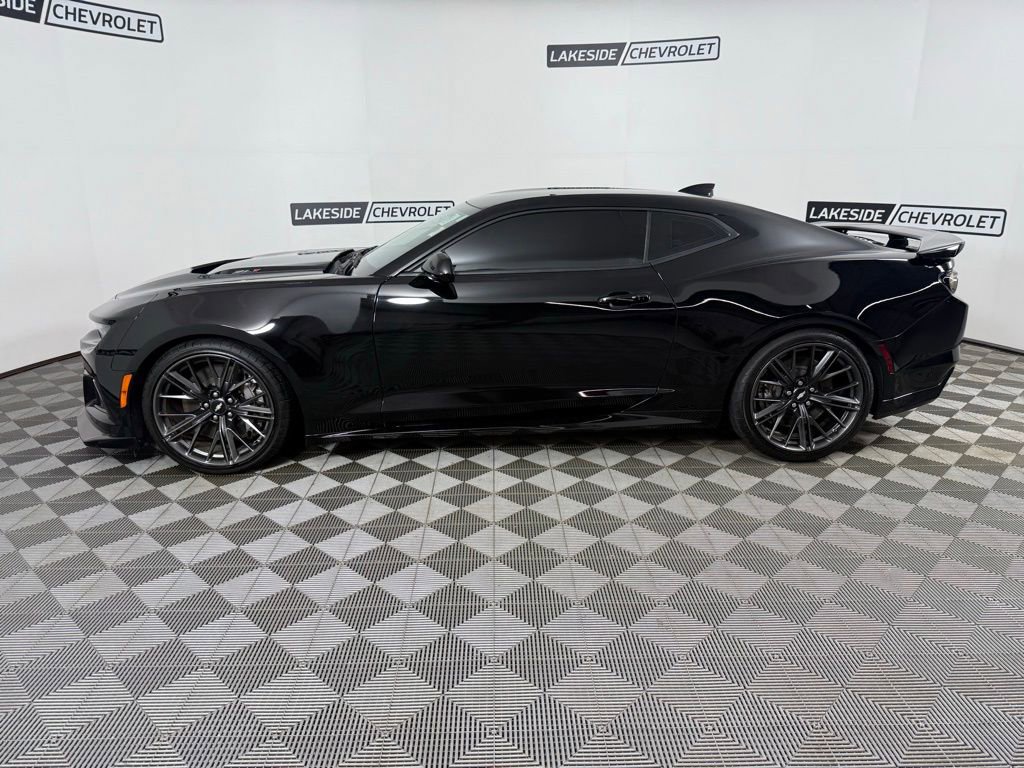 Used 2019 Chevrolet Camaro ZL1 RWD image 3