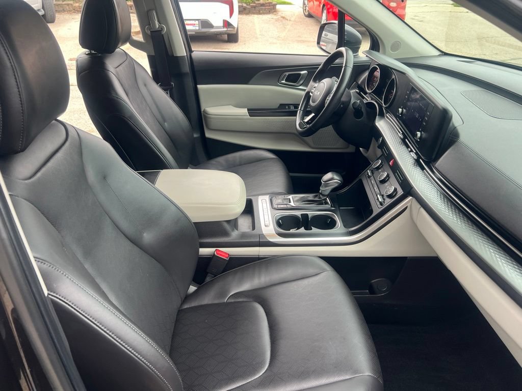 Certified 2022 Kia Carnival LX FWD image 18