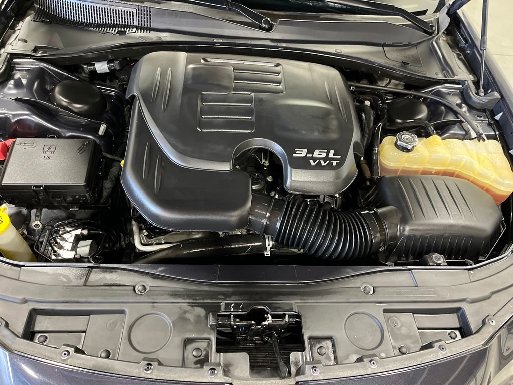 Used 2018 Chrysler 300 S w/ 300S Premium Group image 32