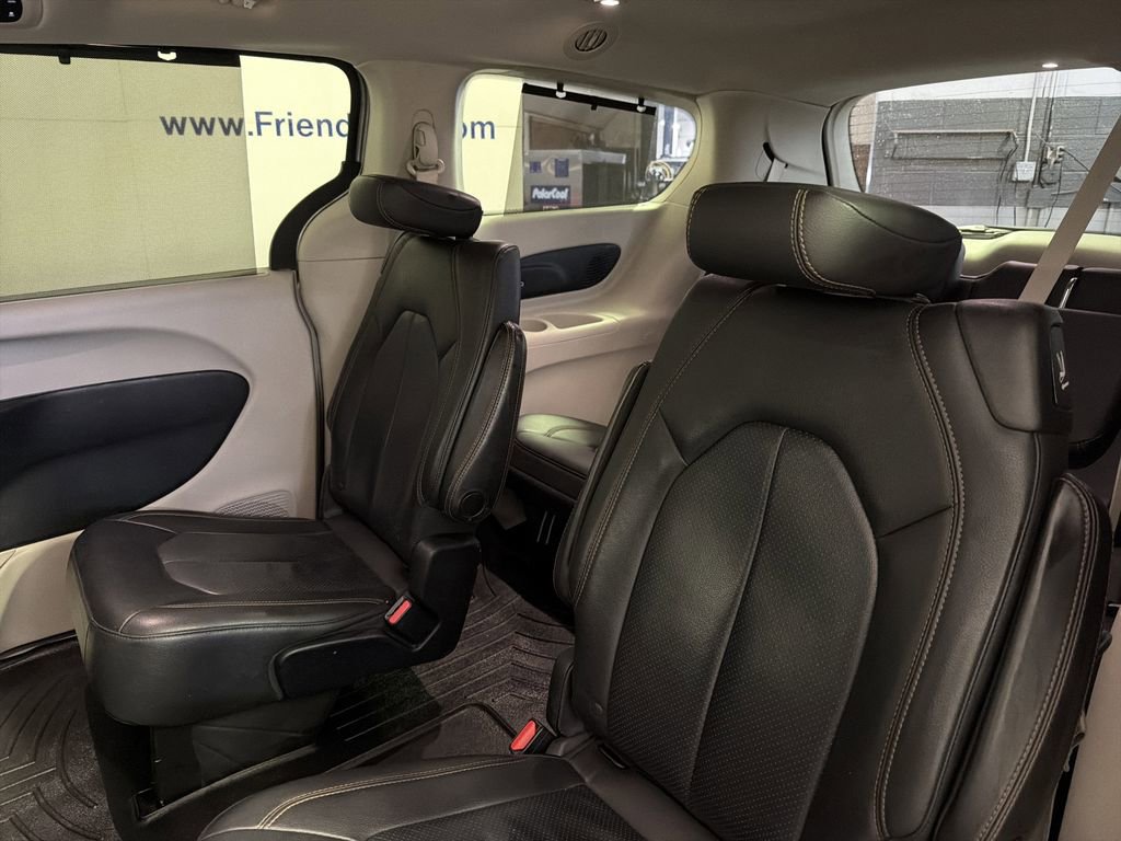Used 2018 Chrysler Pacifica Touring-L Plus image 36
