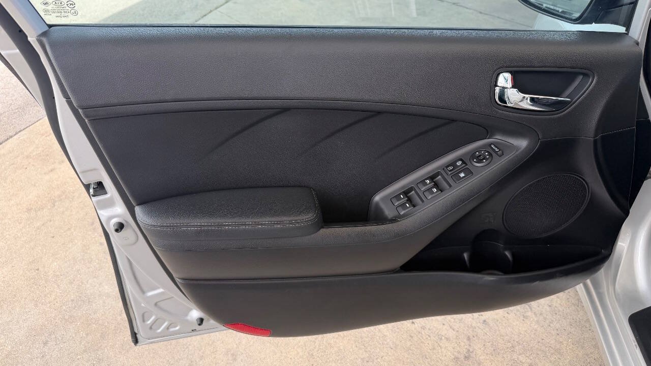 Used 2016 Kia Forte SX FWD image 17