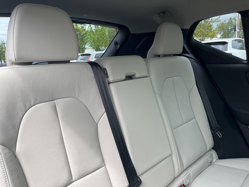 New 2026 Volvo XC40 B5 Plus w/ Protection Package Premier AWD/4WD image 18