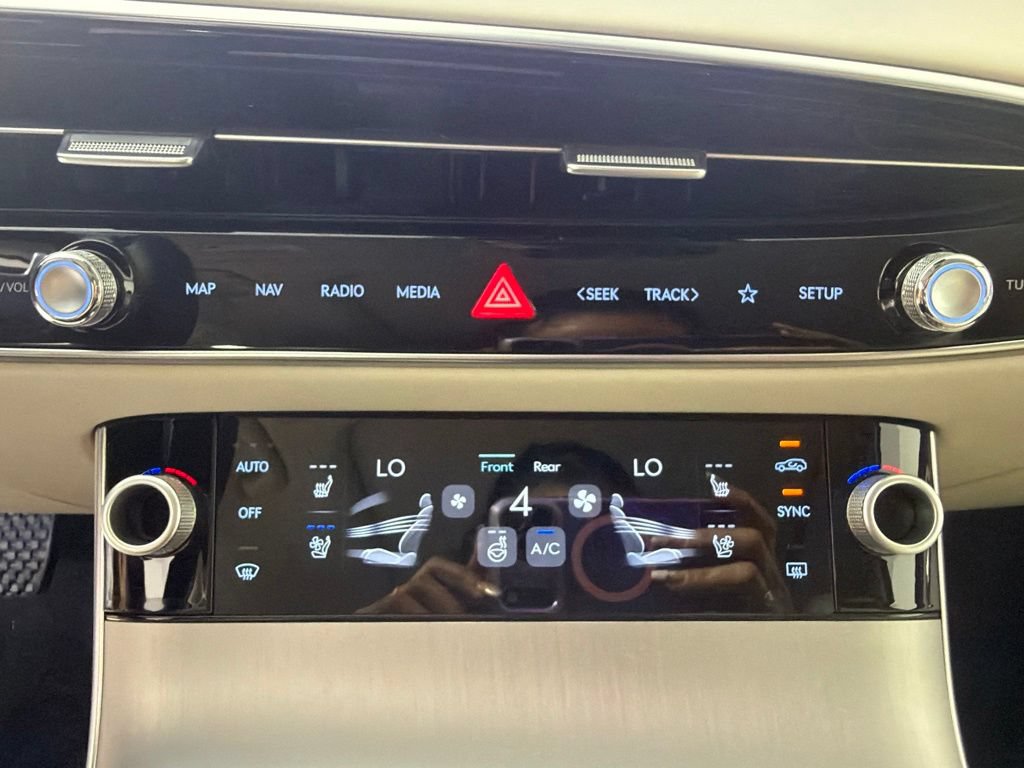 New 2027 Genesis GV70 2.5T Advanced AWD/4WD image 19