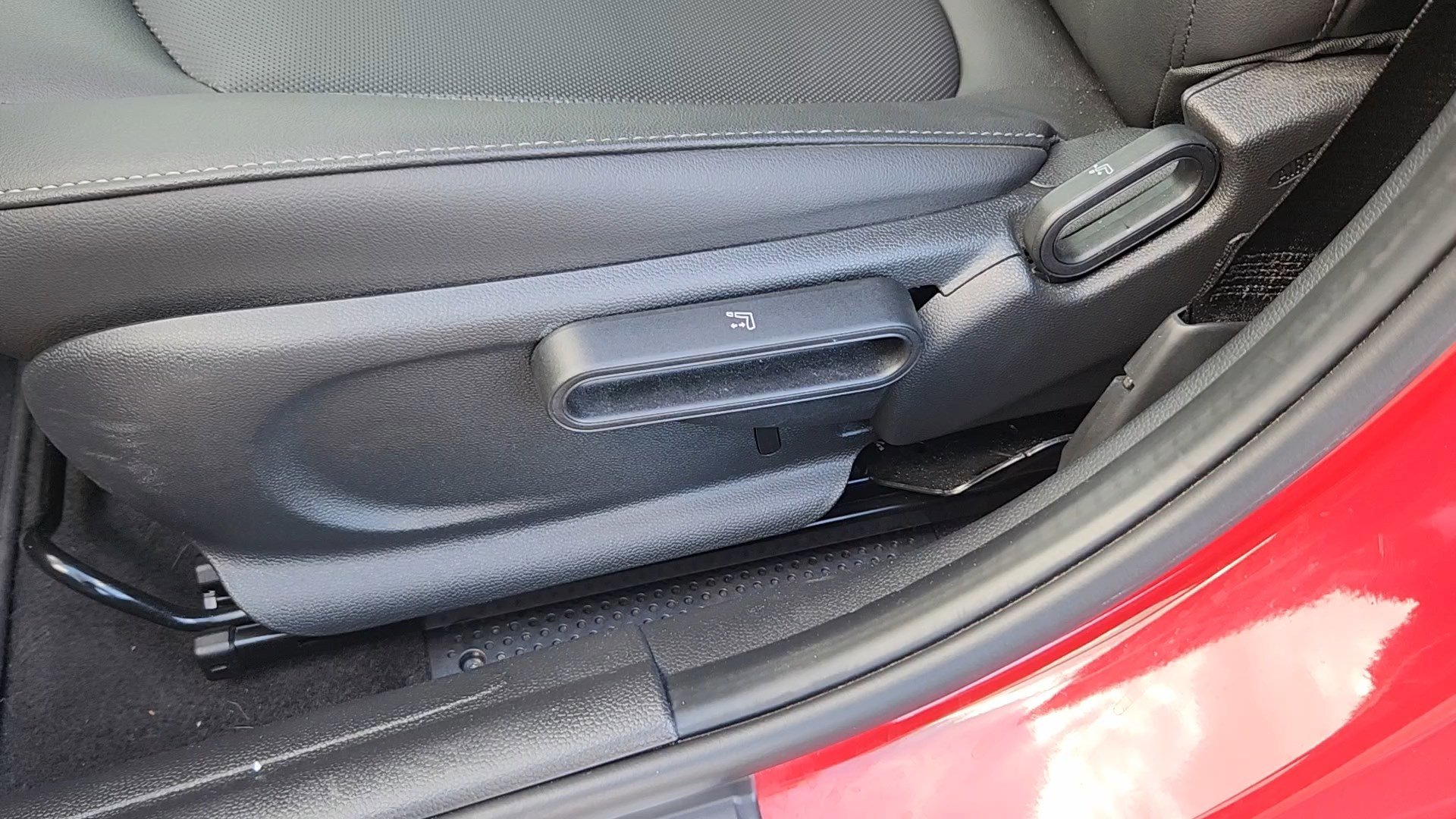 Used 2024 MINI Cooper 4-Door Hardtop image 9