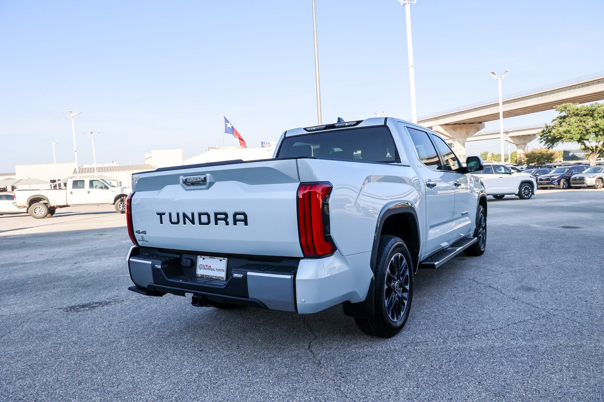 Used 2024 Toyota Tundra Limited w/ Power Package AWD/4WD image 7