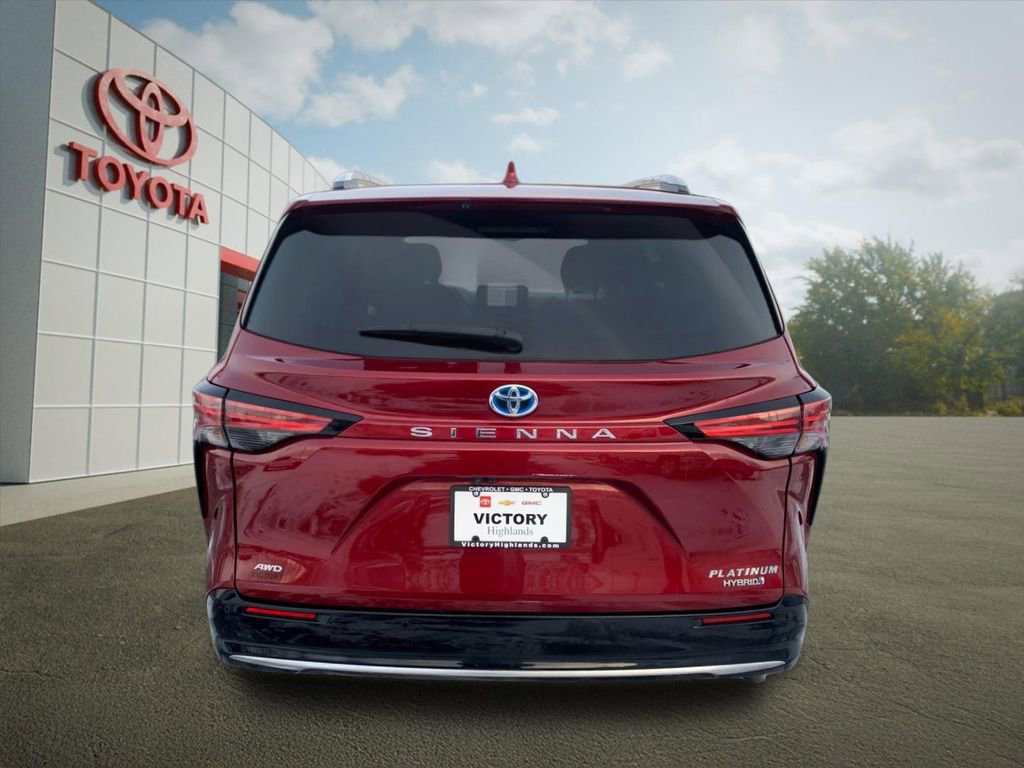Used 2021 Toyota Sienna Platinum image 4