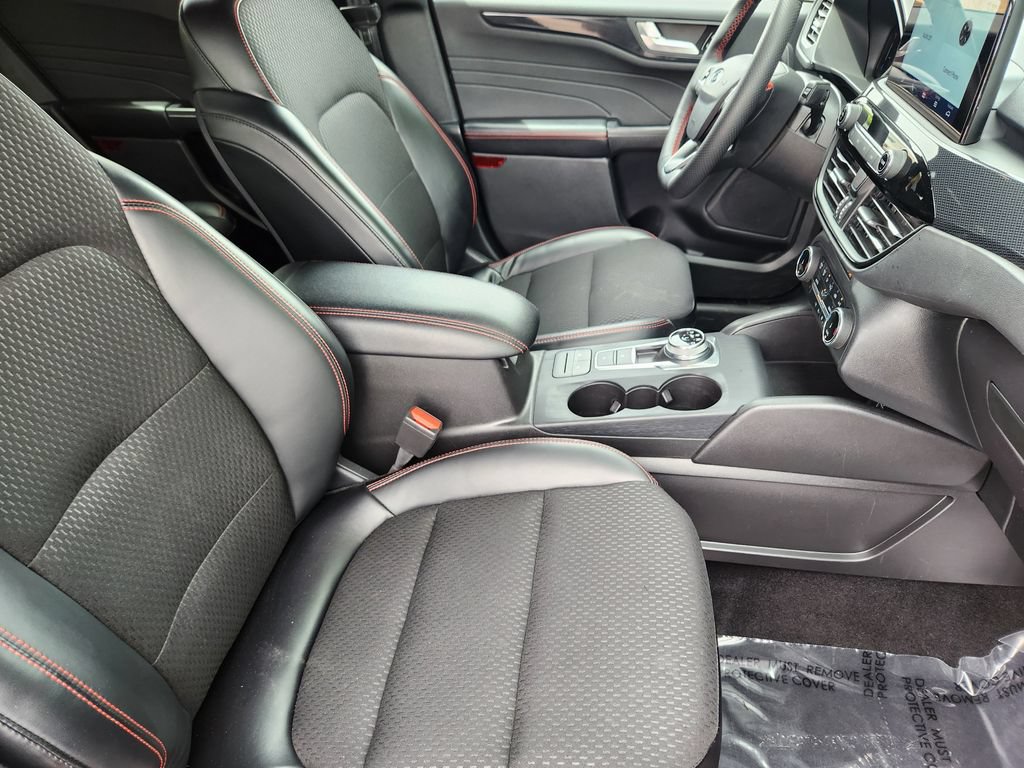 Used 2025 Ford Escape ST-Line Select AWD/4WD image 5