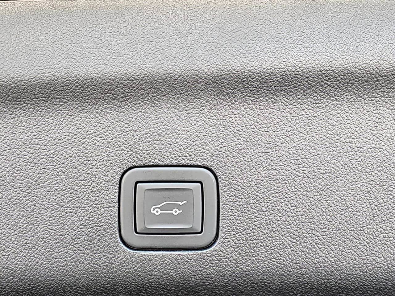 Used 2024 GMC Yukon Denali Ultimate AWD/4WD image 18