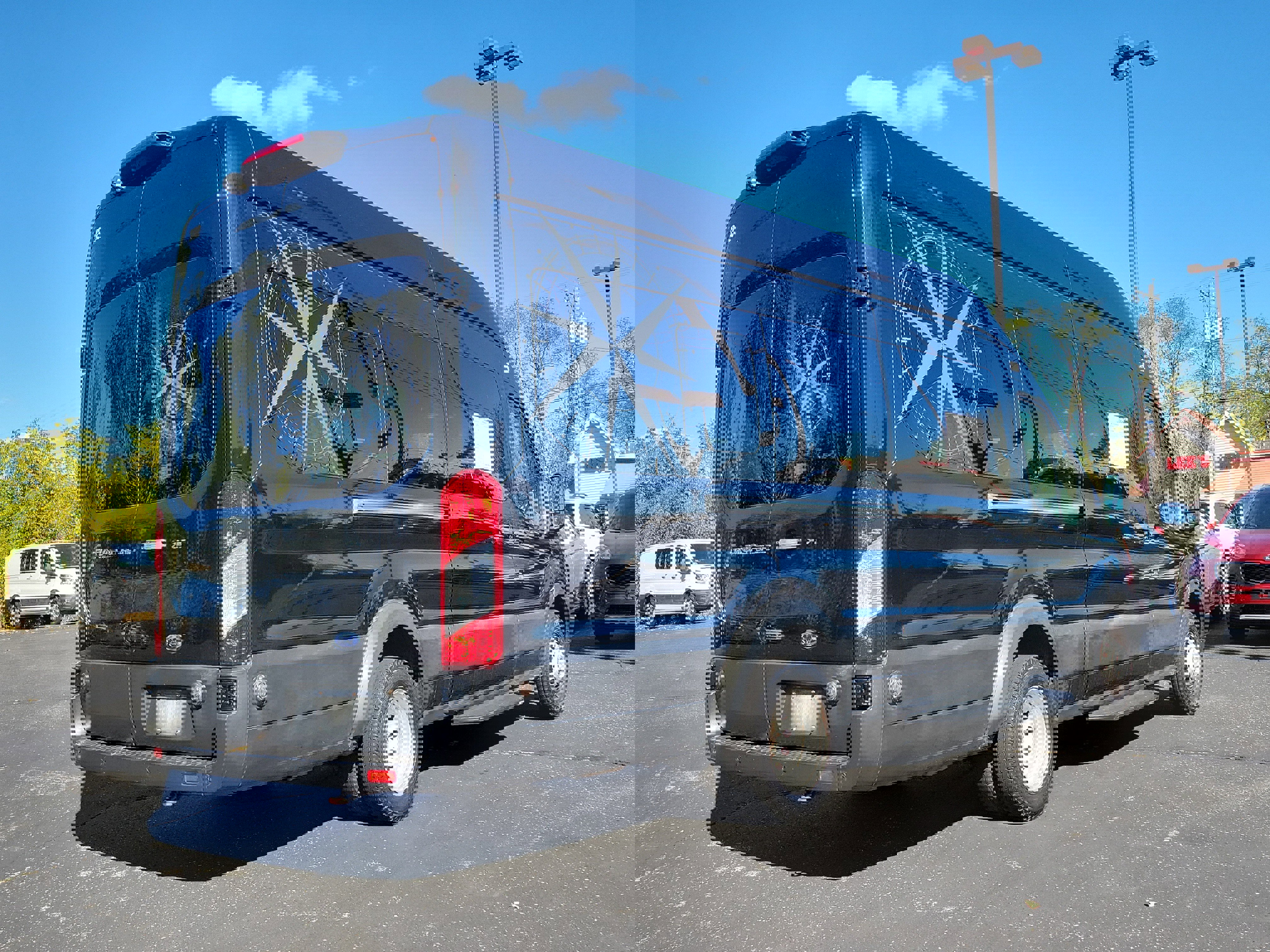 Used 2019 Ford Transit 350 XLT image 4