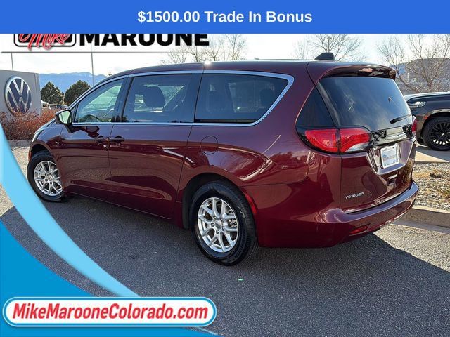 Used 2023 Chrysler Voyager LX image 4