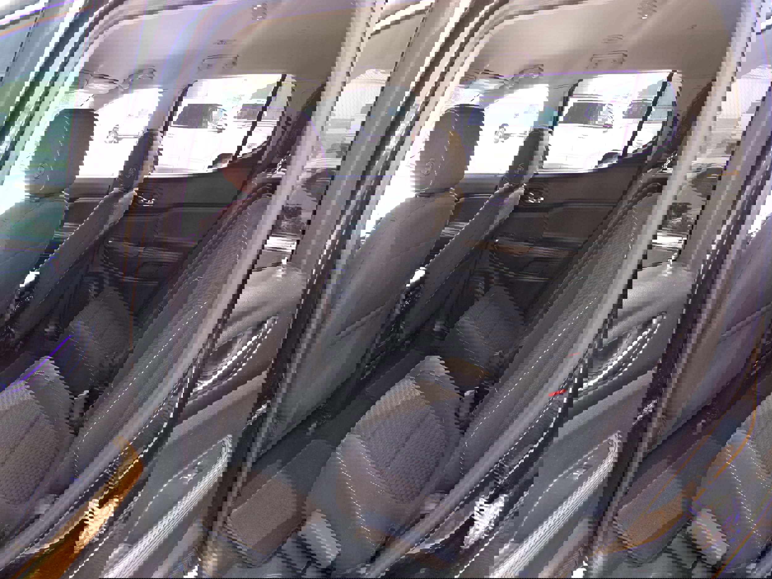 Used 2018 GMC Acadia SLE w/ LPO, Black Accent Package image 11