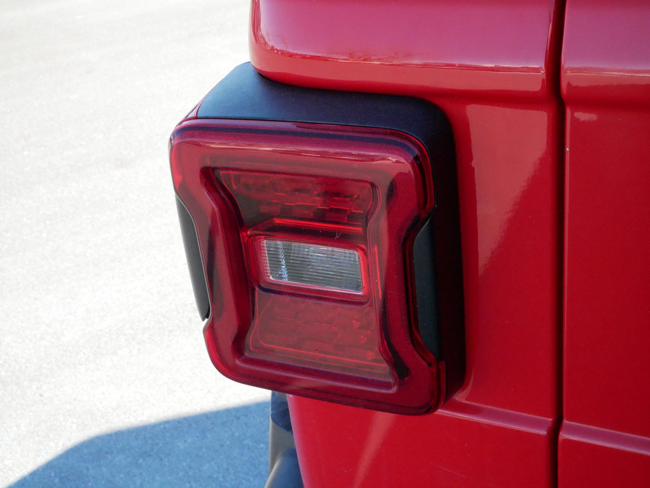 Used 2018 Jeep Wrangler Unlimited Sahara image 17