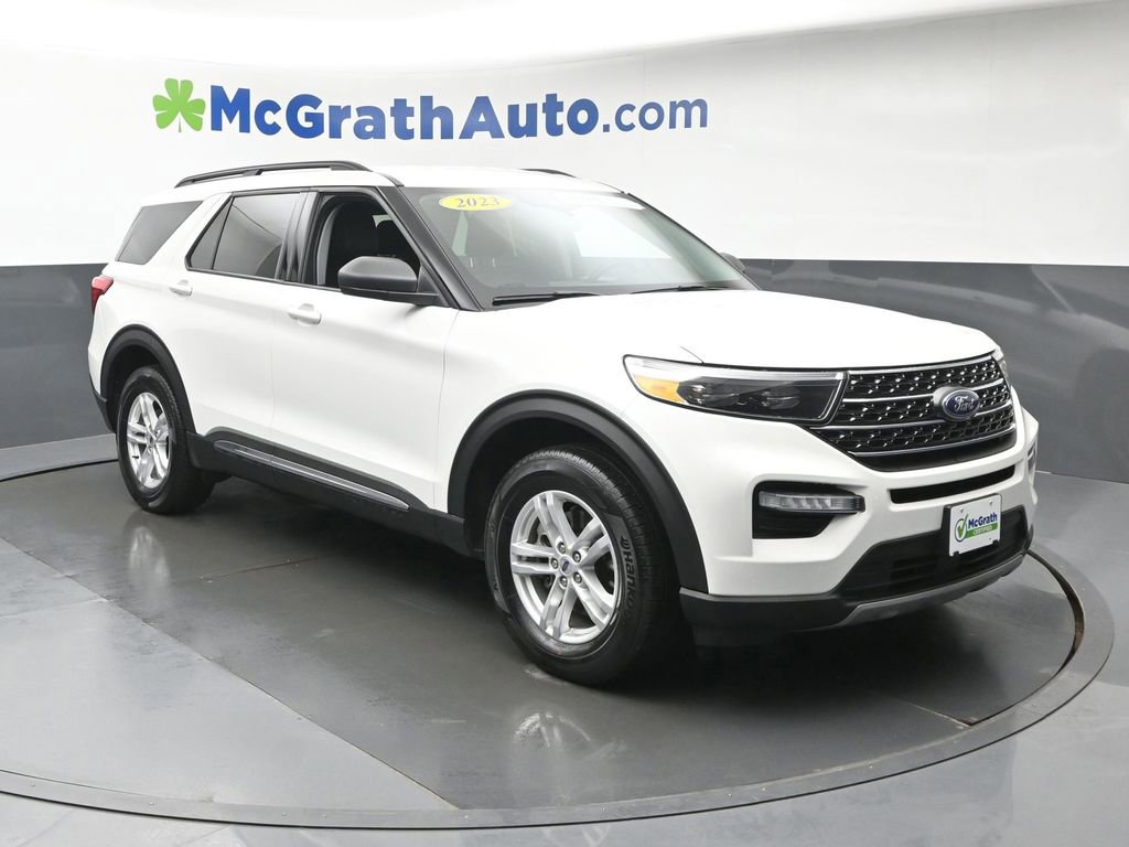 Used 2023 Ford Explorer XLT w/ Equipment Group 202A image 2