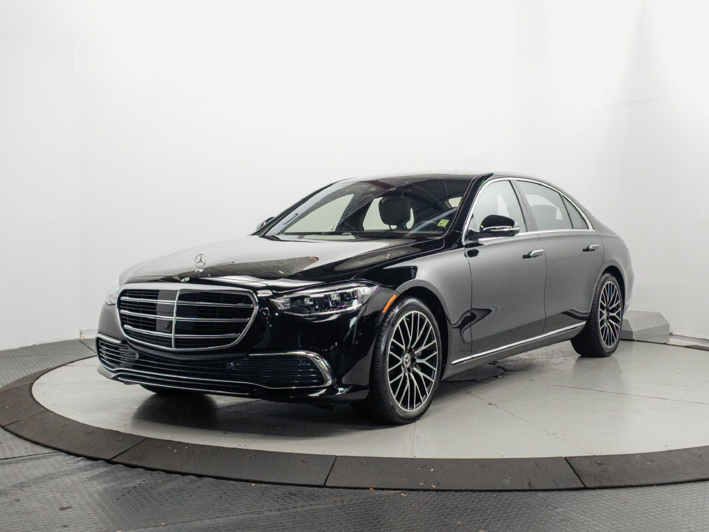 Used 2025 Mercedes-Benz S 580 4MATIC Sedan image 3