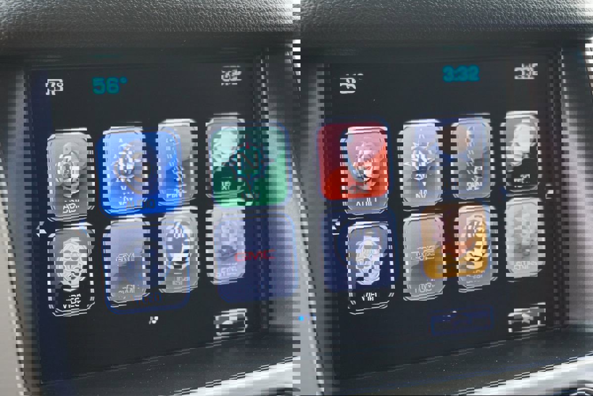 Used 2017 GMC Yukon XL SLT w/ Open Road Package image 41