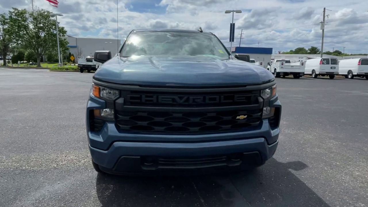 Used 2024 Chevrolet Silverado 1500 Custom RWD image 3