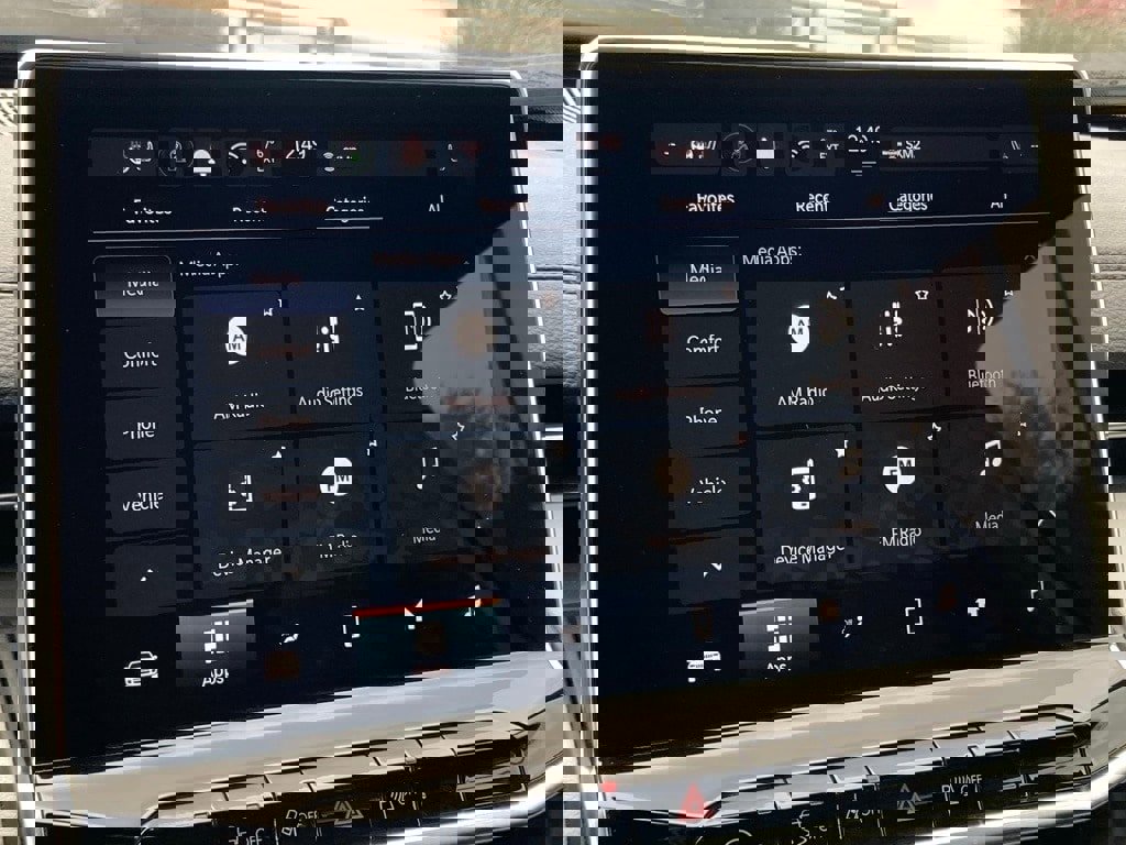 Used 2025 Jeep Compass Limited image 23