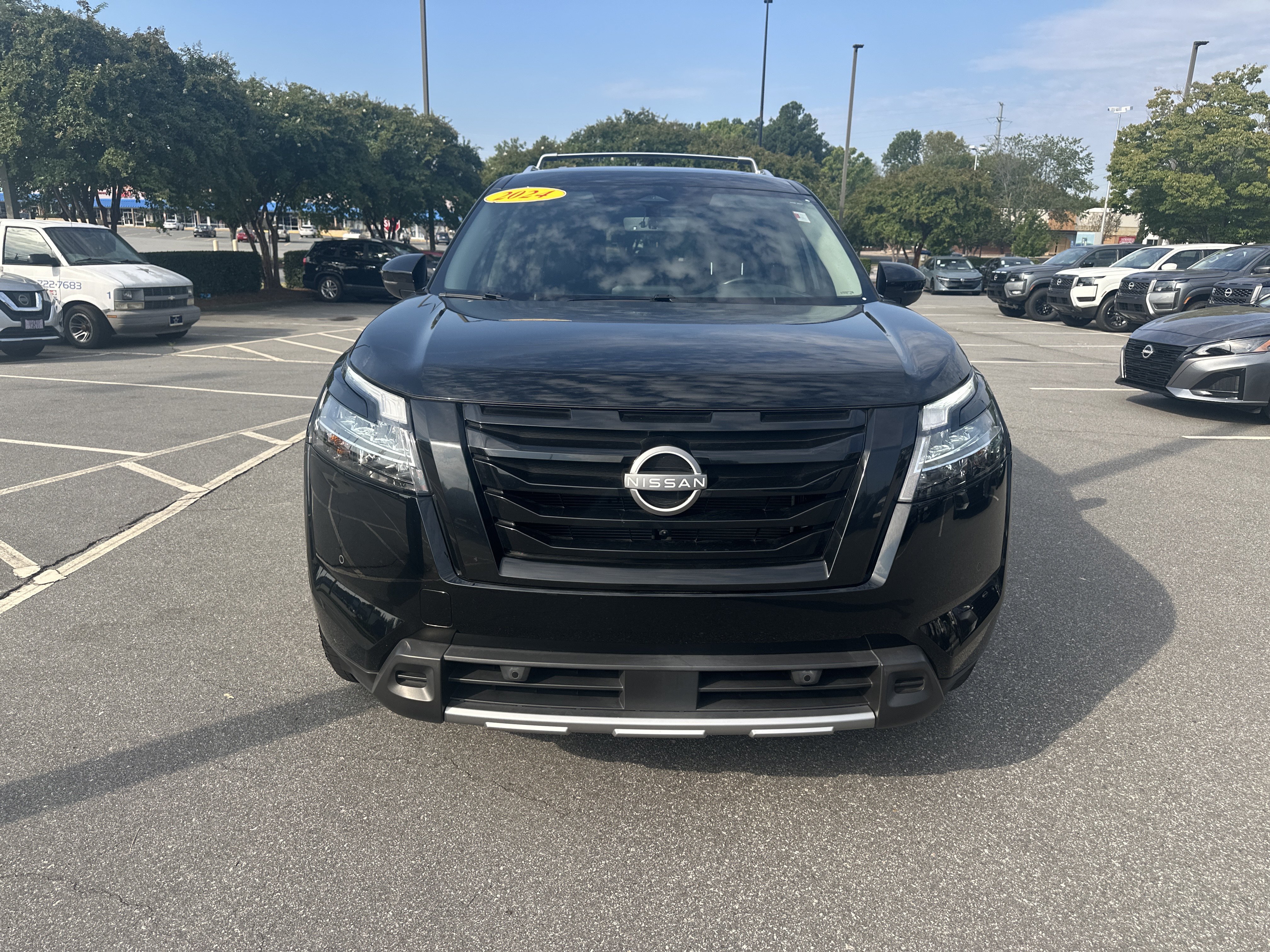 Certified 2024 Nissan Pathfinder SL w/ Black Appearance Package FWD image 2