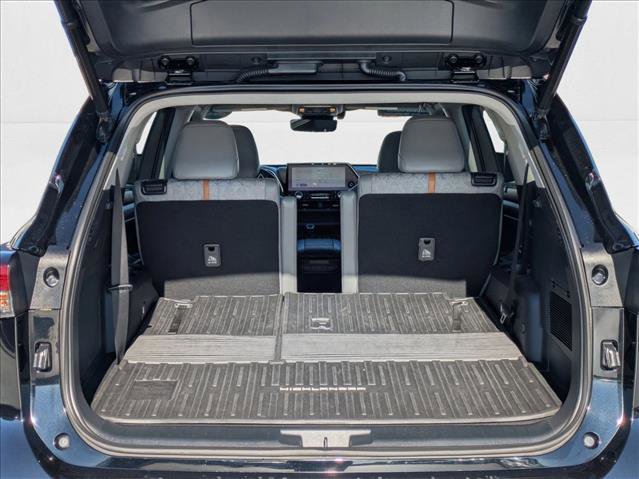 Used 2023 Toyota Highlander Bronze Edition image 6