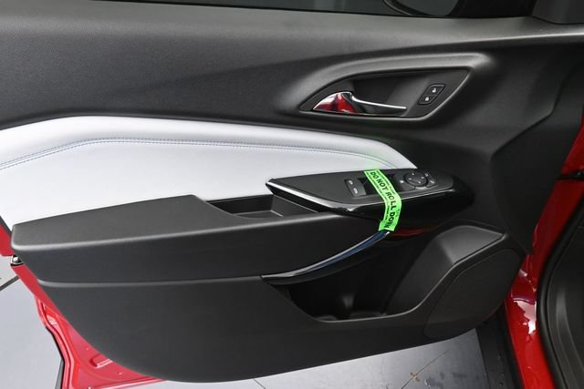 New 2026 Chevrolet Trax LT w/ Sunroof Package FWD image 21