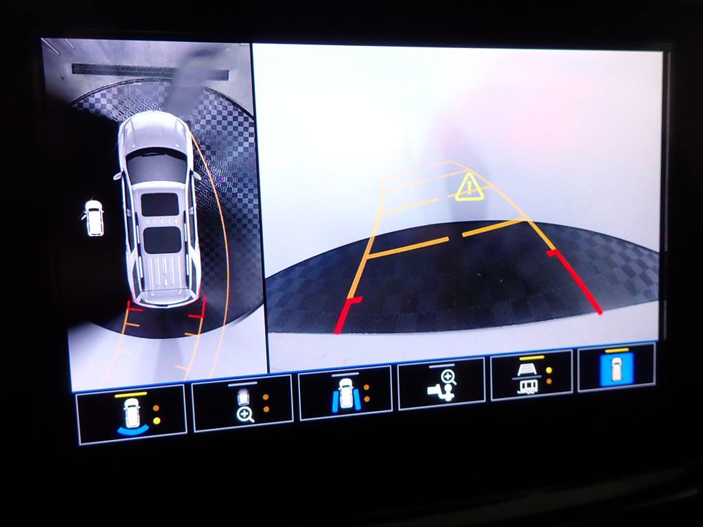 Used 2023 Chevrolet Traverse High Country image 8