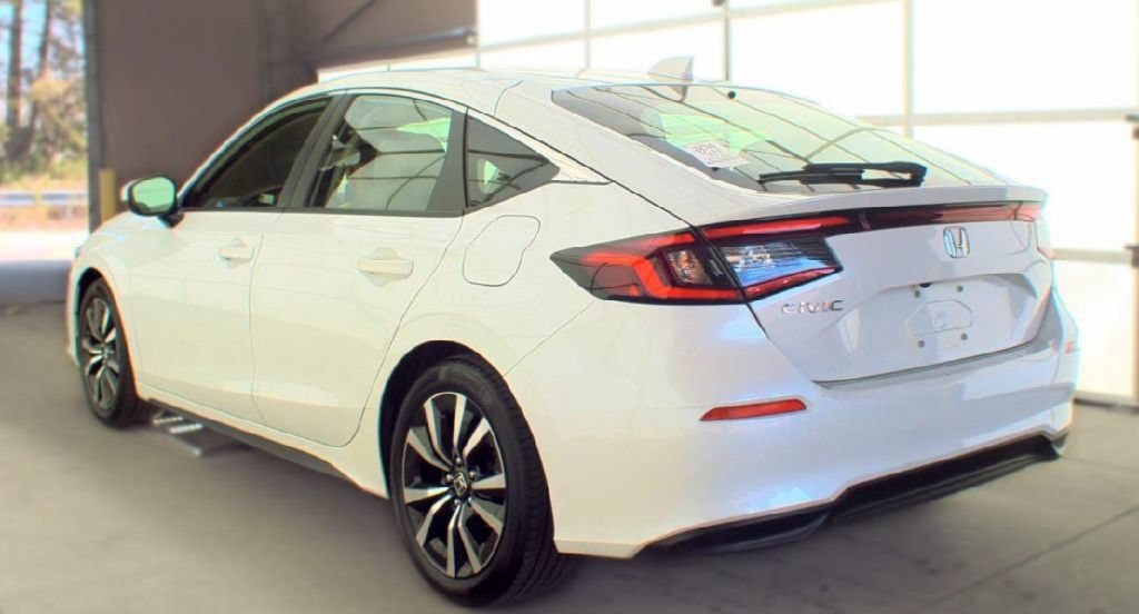 Used 2023 Honda Civic EX-L image 3
