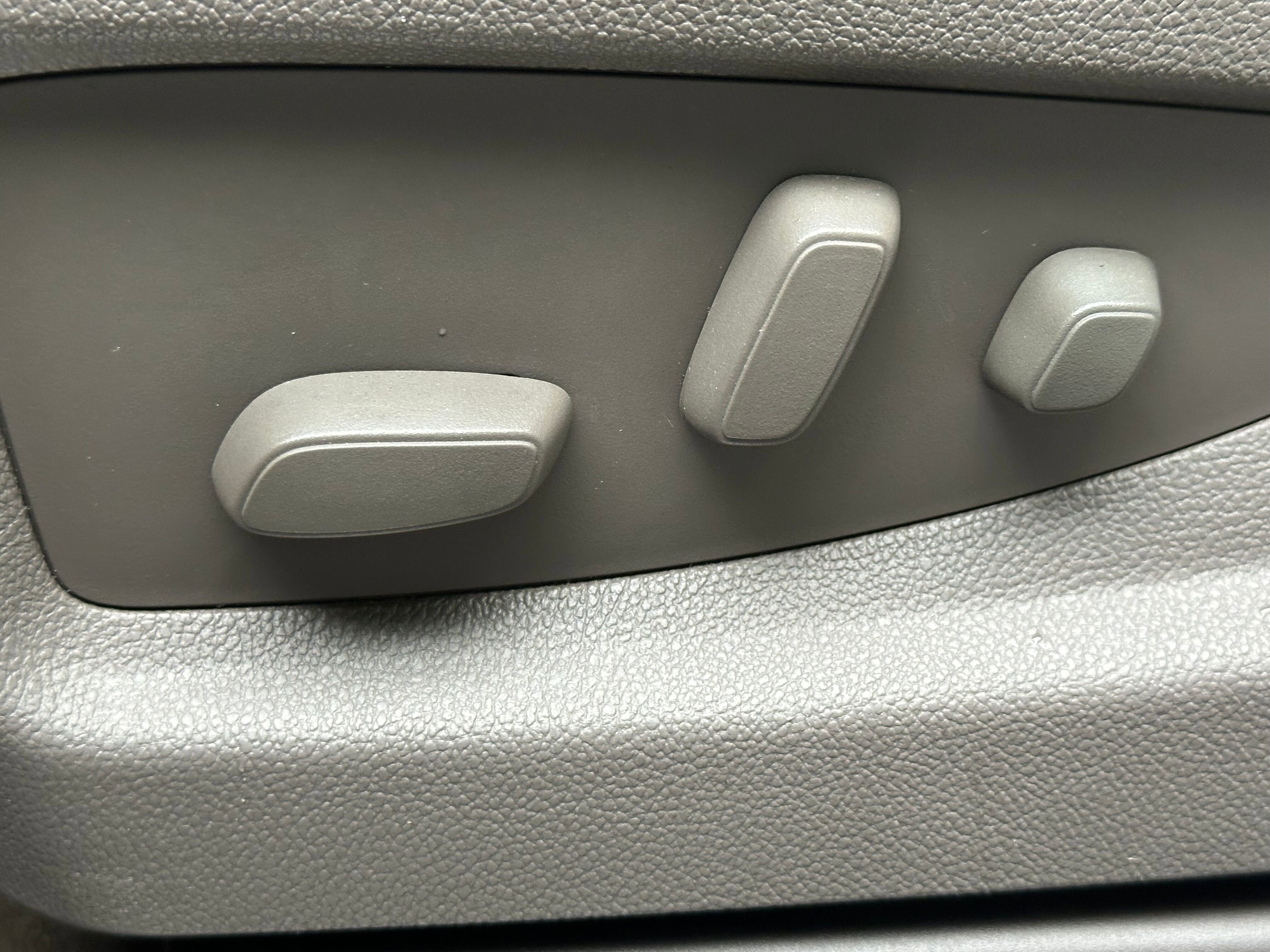 Used 2016 GMC Yukon Denali w/ Open Road Package image 25