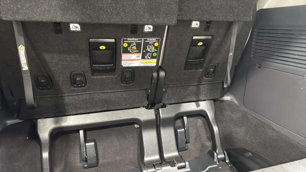 Used 2024 Toyota Sienna LE FWD image 8