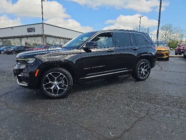 Used 2023 Jeep Grand Cherokee Summit AWD/4WD image 3