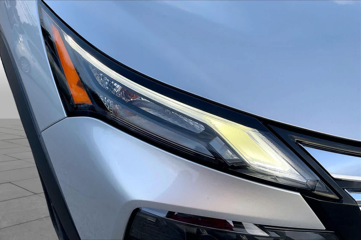 Used 2025 Nissan Rogue SV AWD/4WD image 27
