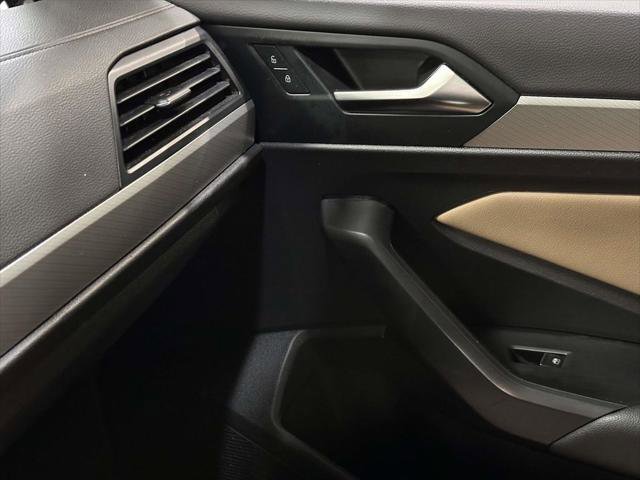 Used 2021 Volkswagen Jetta SE FWD image 25