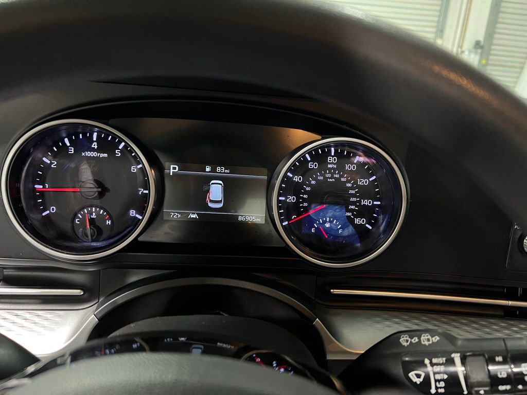 Used 2023 Kia Carnival LX image 24