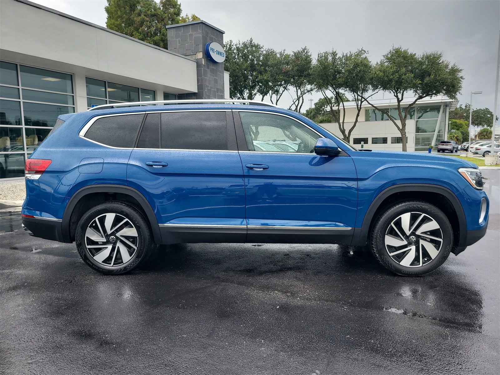 Certified 2025 Volkswagen Atlas SEL image 5