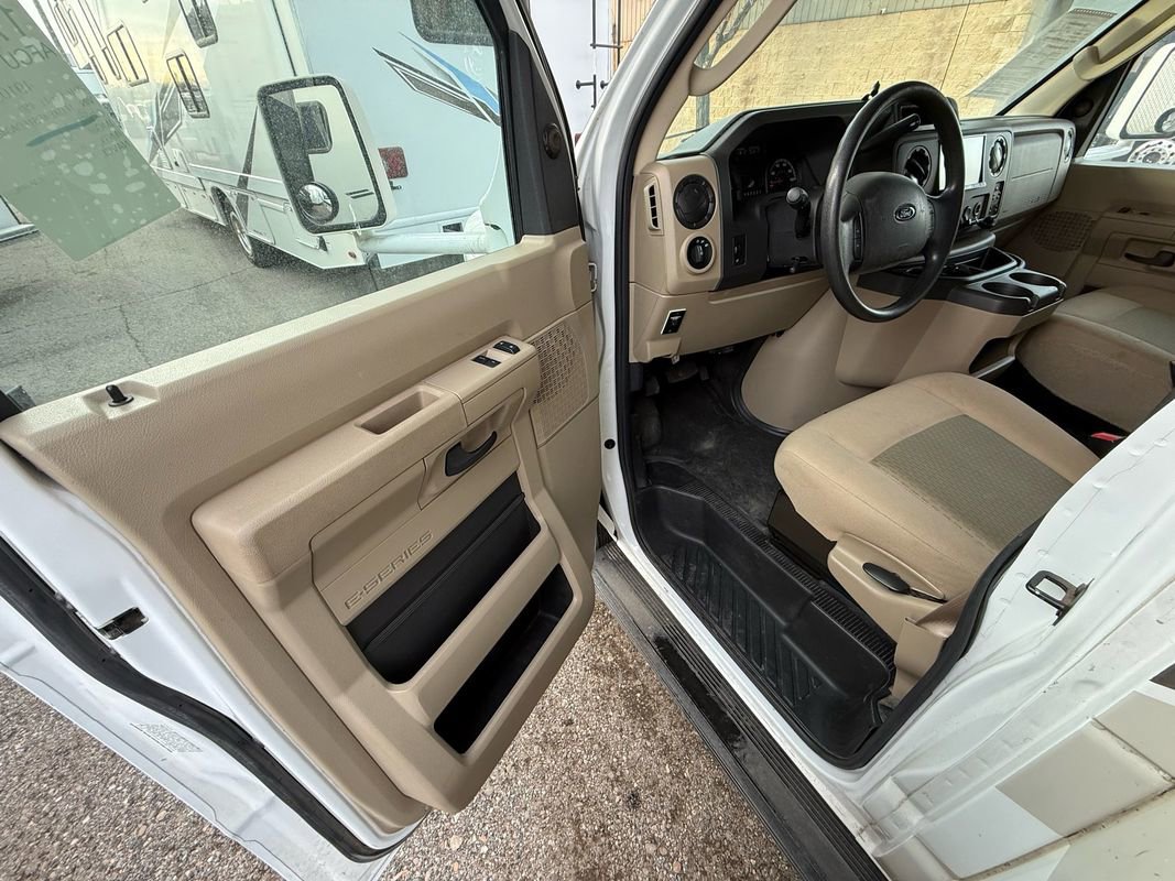 Used 2015 Ford E-450 and Econoline 450 Super Duty w/ Motorhome Prep Package image 15