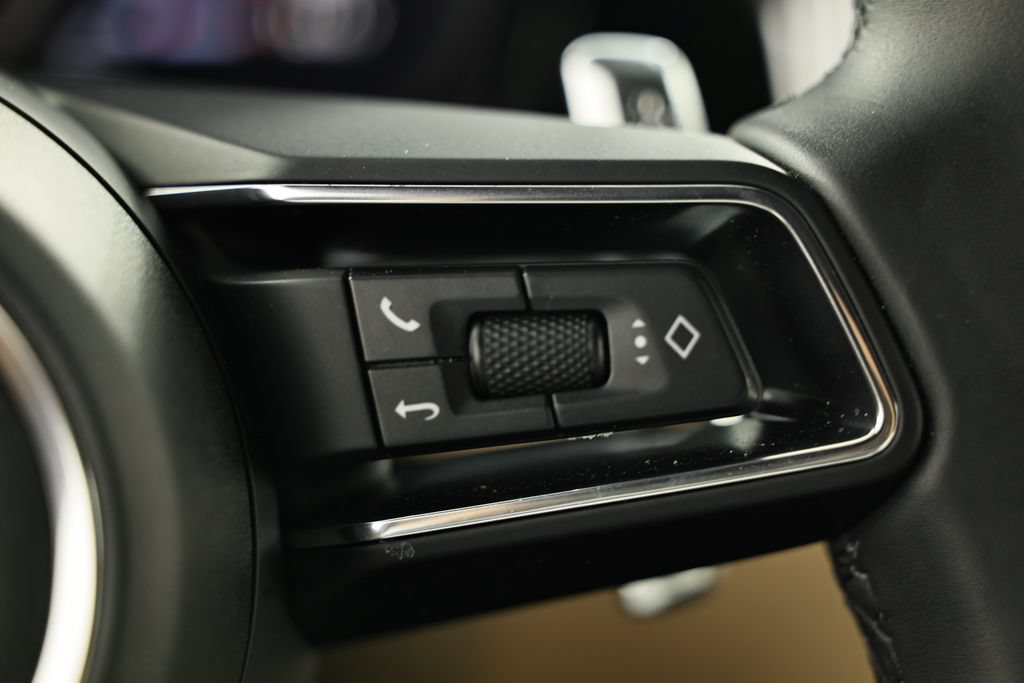 Certified 2026 Porsche Macan AWD/4WD image 37