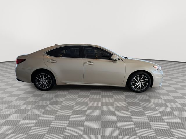 Used 2016 Lexus ES 350 w/ Luxury Package w/Wood Trim image 12