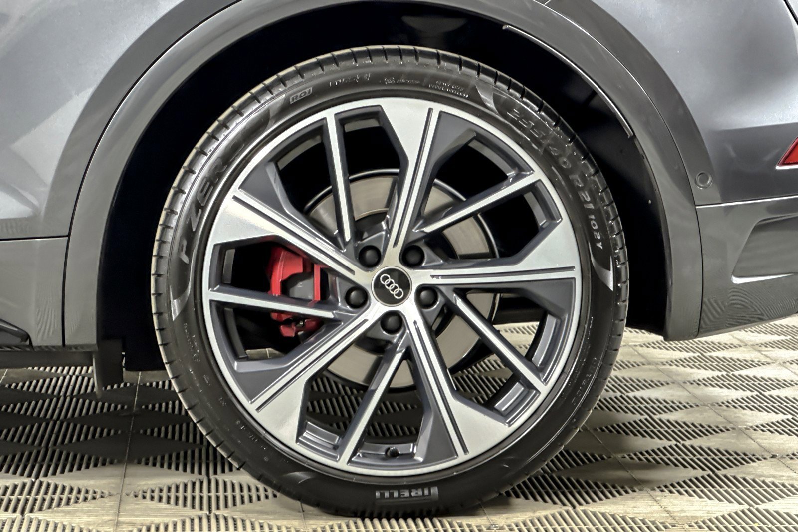 Used 2023 Audi SQ5 Prestige w/ Prestige Package image 25