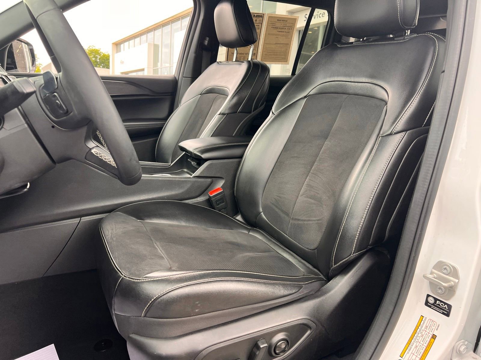 Used 2024 Jeep Grand Cherokee Altitude RWD image 28