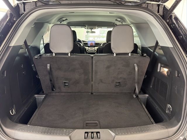 Used 2024 Ford Explorer XLT w/ Equipment Group 202A image 6