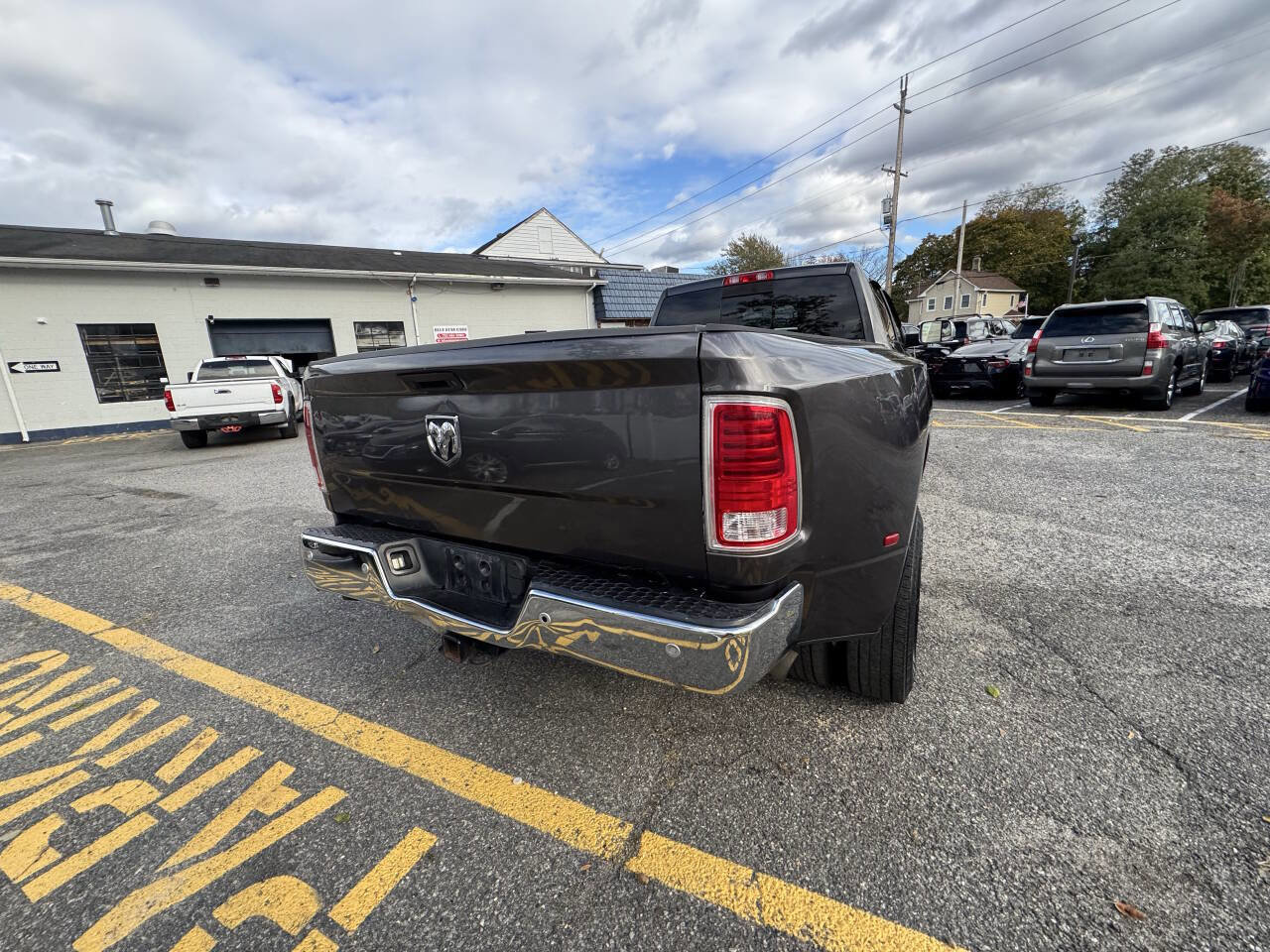 Used 2016 RAM 3500 Laramie image 31