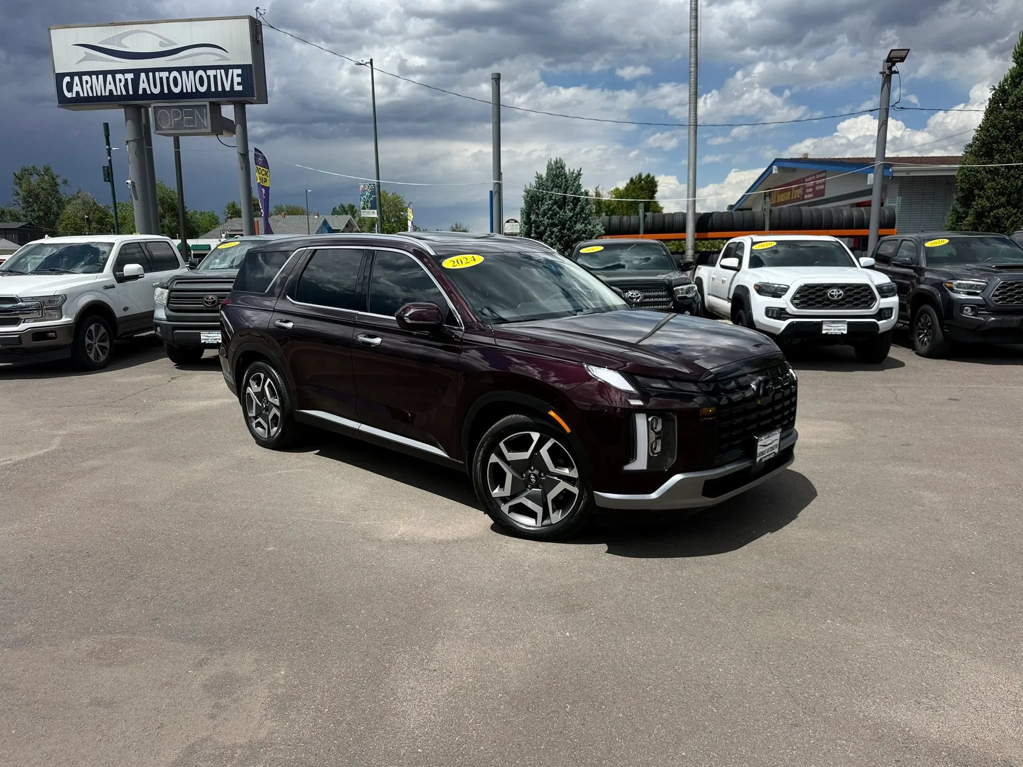 Used 2024 Hyundai Palisade Limited AWD/4WD image 2