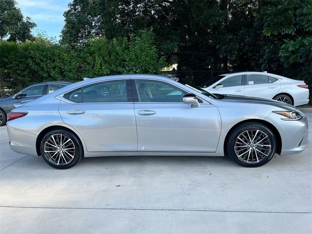 Certified 2025 Lexus ES 300h w/ Premium Package image 8
