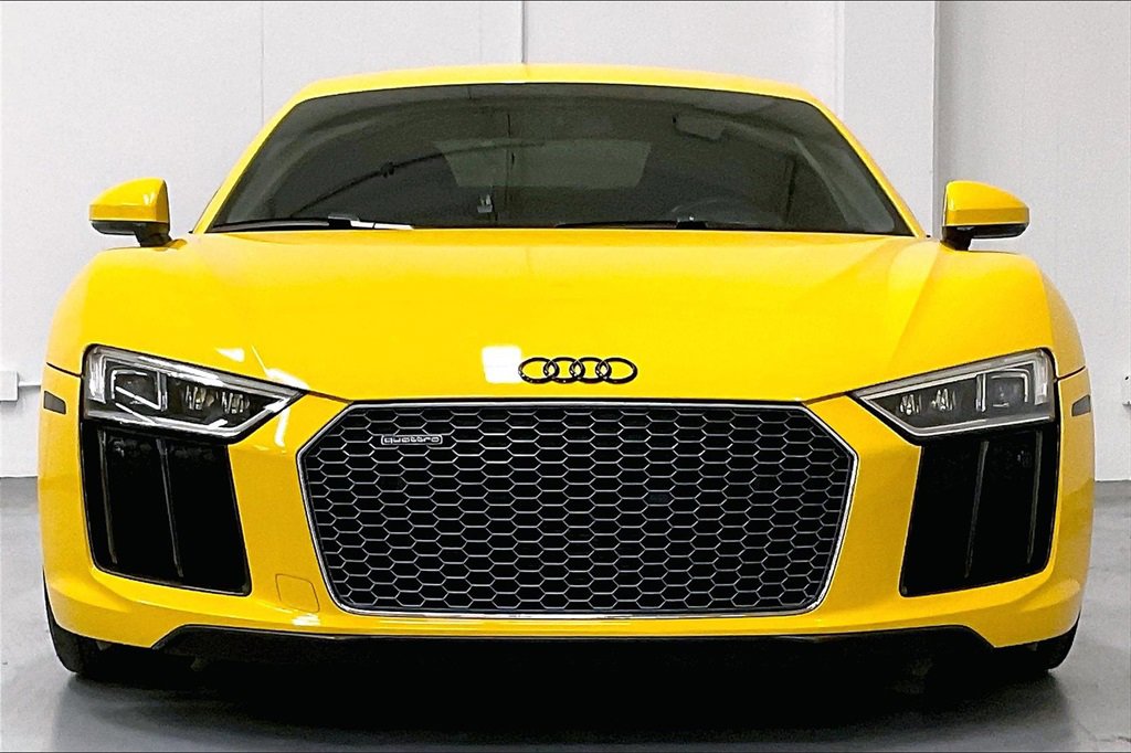 Used 2017 Audi R8 V10 image 2
