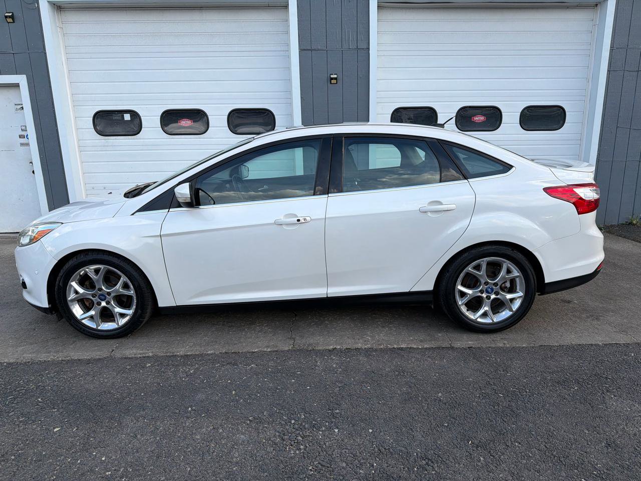 Used 2012 Ford Focus Titanium FWD image 7