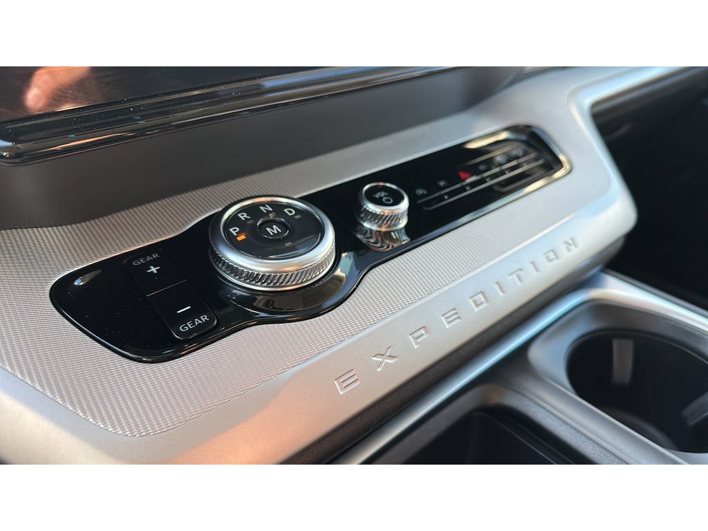 Used 2025 Ford Expedition Active AWD/4WD image 17