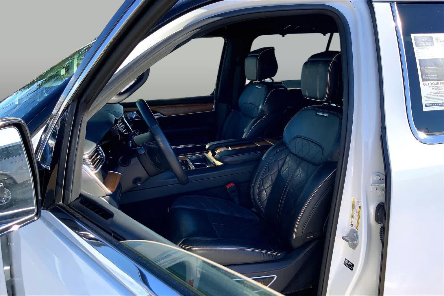 Used 2024 Jeep Grand Wagoneer L Series III AWD/4WD image 8