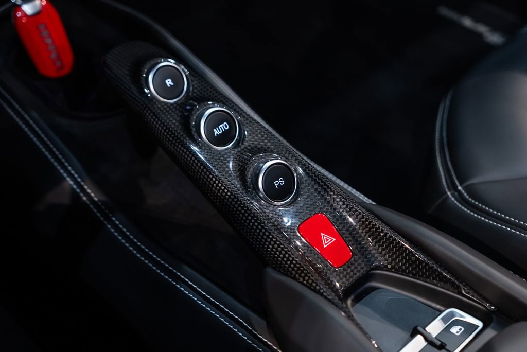 Used 2023 Ferrari F8 Tributo image 39