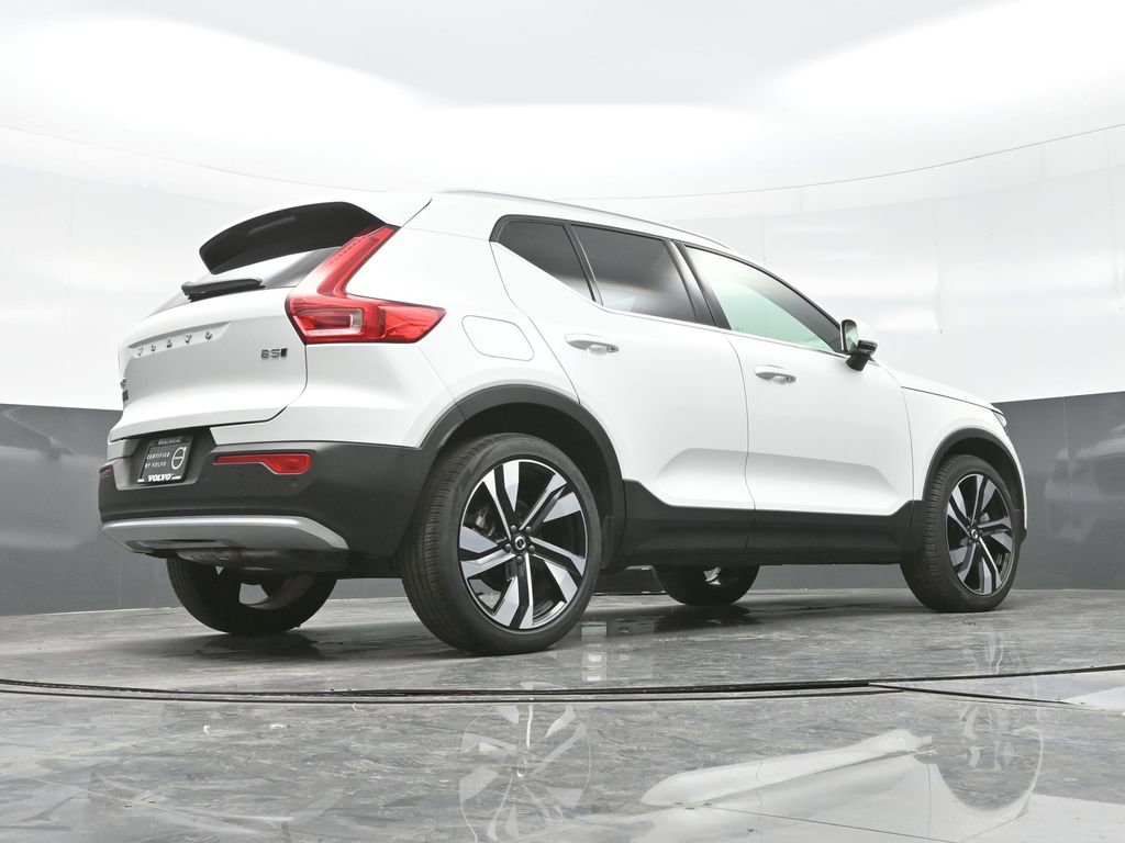 Used 2025 Volvo XC40 B5 Plus image 24
